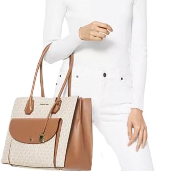 Michael Kors Handbags - Michael Kors Tote